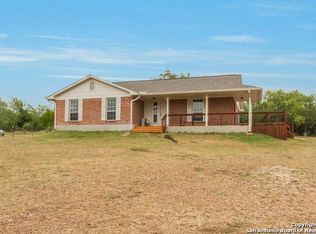 17213 Mergele Rd, Saint Hedwig, TX 78152