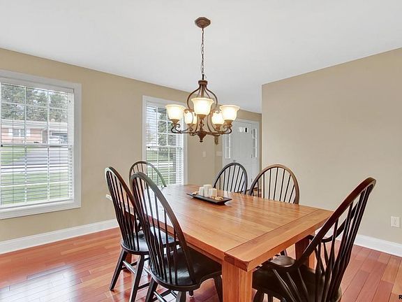 4th image of 2810 Bradley Ave