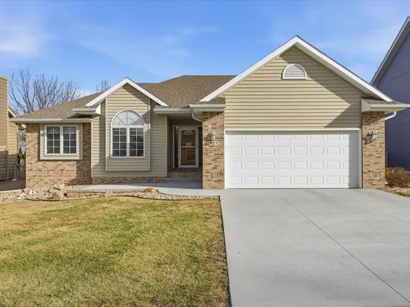 327 E Ferndale Dr, Council Bluffs, IA 51503