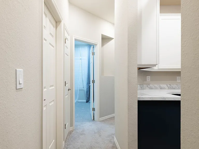 1069 Montgomery Ln — Photo 28