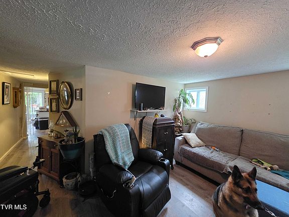 5th image of 1416 Jayne Rd
