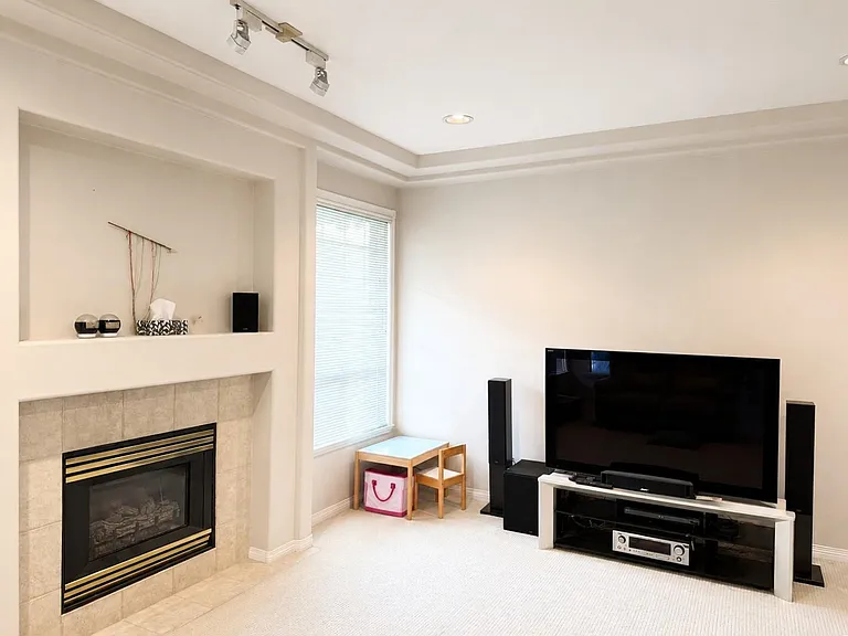 6051 Barnard Dr — Photo 2