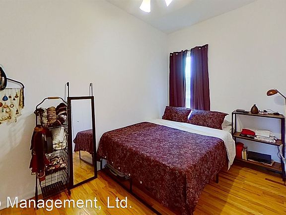 3rd image of 900 W Gunnison St #305