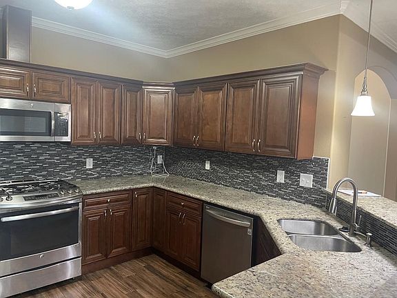 4th image of 4410 Persimmon Cir