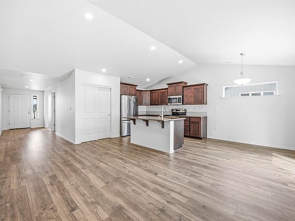 4th image of 620 Pappys Way