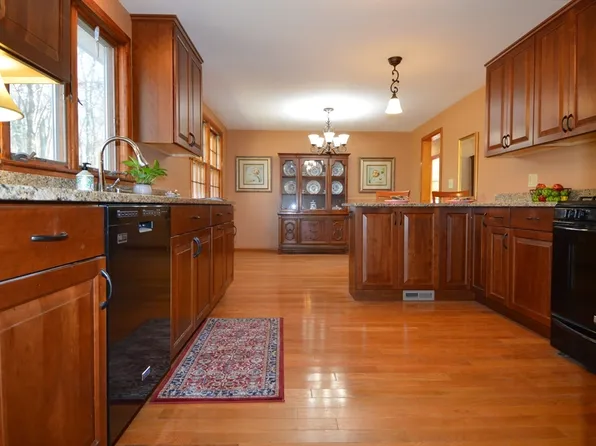 307 Marked Tree Rd, Holliston, MA 01746