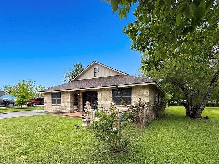 Listing photo 3