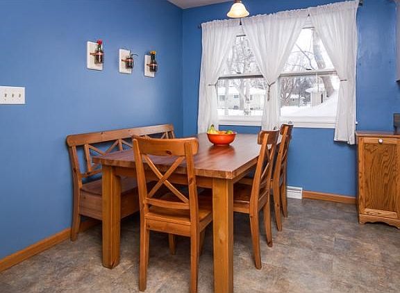 A look at the dining room. Just to the left out of cameras view is a pantry closet.