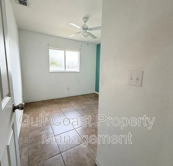 4017 NE 10th Ave — Photo 15