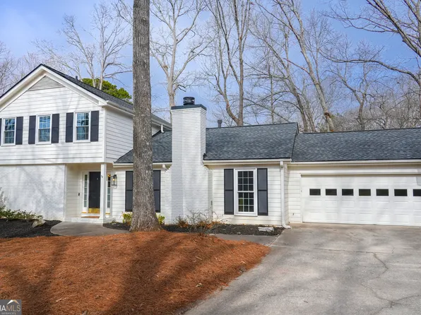 300 Woodchuck Ct, Roswell, GA 30076