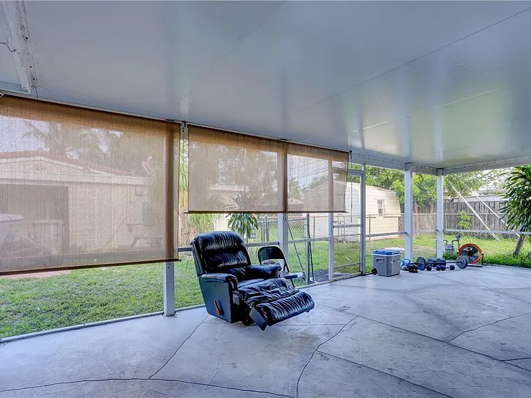 970 SW 3rd Ave — Photo 22