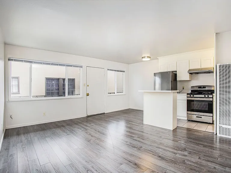 1804 Santa Clara Ave #C - 1 bedroom | 1 bathroom | Upper unit — Photo 2