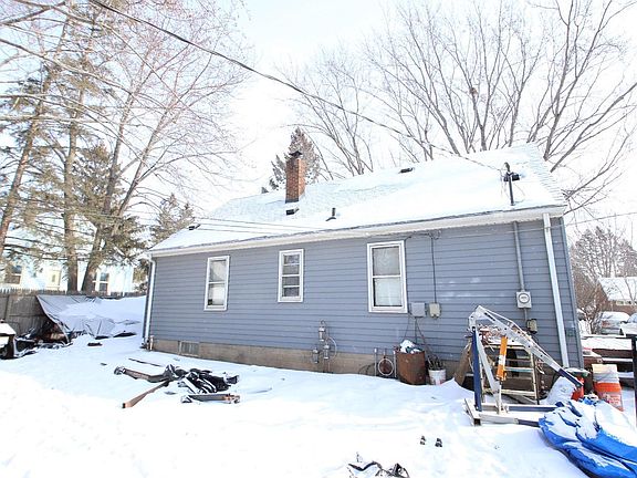 3rd image of 2077 William St