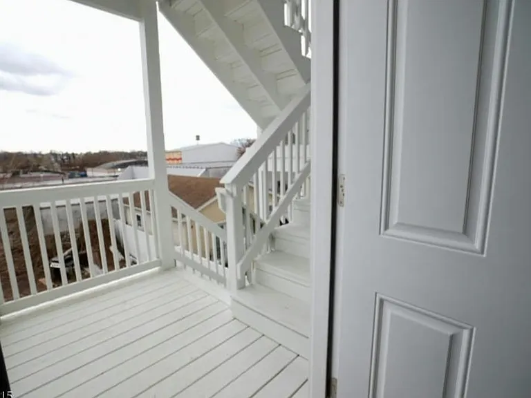 390 Lincoln Ave #2 — Photo 4