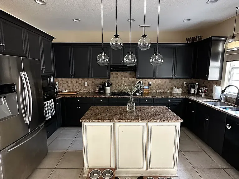 501 King Ct — Photo 2