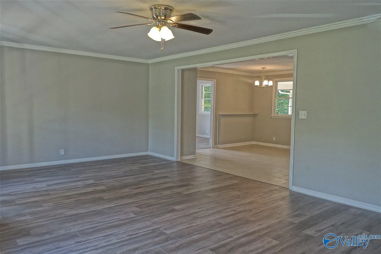 4 bed, 2.0 bath, 1890 sqft, $1,800 — Photo 3