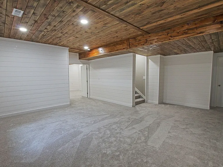 2248 Rosette Ln — Photo 10
