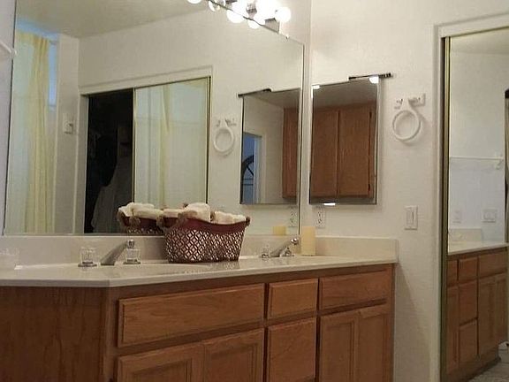 4th image of 1204 Plaza Dr