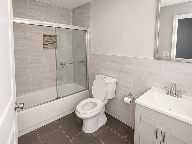 709 W Girard Ave #3 — Photo 6