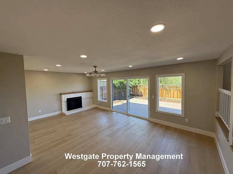 678 Holly Ave — Photo 10