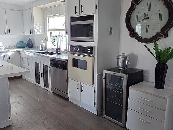 3rd image of 5411 Woodford St