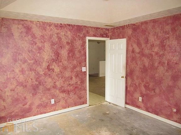 5th image of 32 Canterbury Dr