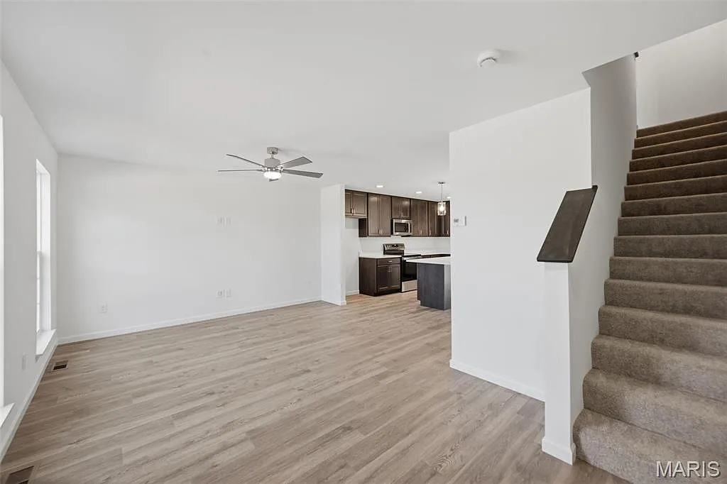 3 bed, 2.5 bath, 1421 sqft, $2,200 — Photo 4