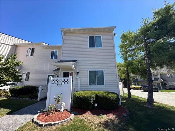 422 Gregory Court, Highland, NY 12528