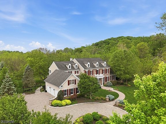 4th image of 8 Ridgeline Dr