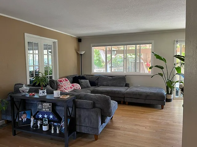 150 Moll Dr — Photo 3