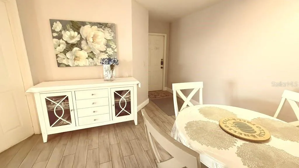 4 bed, 2.0 bath, 1323 sqft, $2,500 — Photo 3