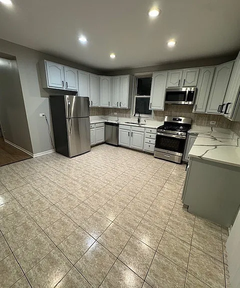 6412 S Greenwood Ave #2 — Photo 3