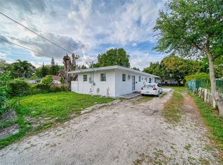 555 NW 94th St, Miami, FL 33150