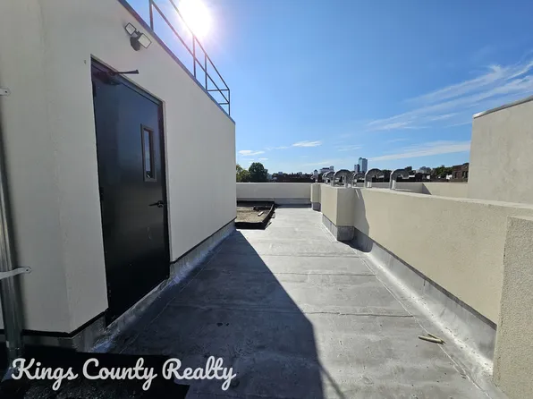 939 Brooklyn Avenue image 1 of 12