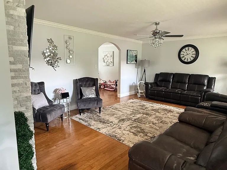 6017 Glenmay Dr — Photo 4