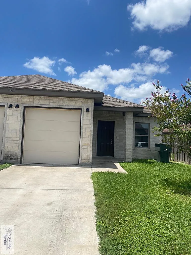 3 bed, 2.0 bath, 1200 sqft, $1,450 — Photo 1