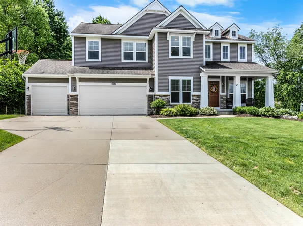 2852 N Saddle Ridge Ct NE, Rockford, MI 49341