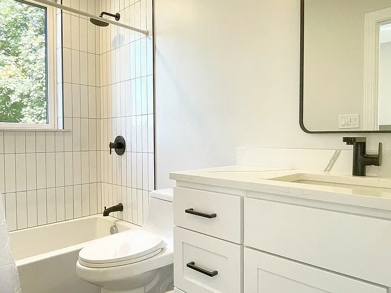 53 1/2 Harvard St #2 — Photo 8