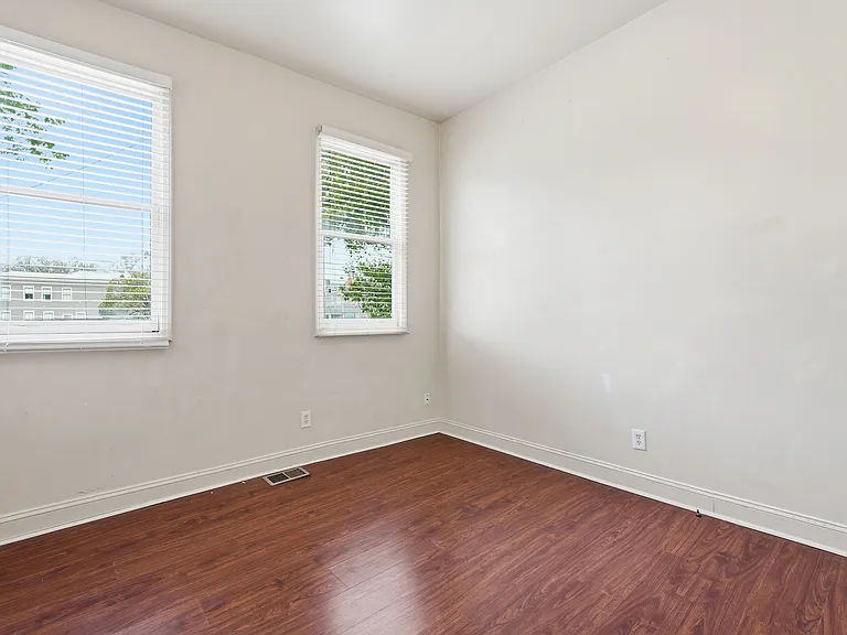 309 W 41st St #B — Photo 19