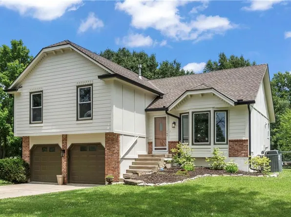 20205 Dearborn St, Stilwell, KS 66085