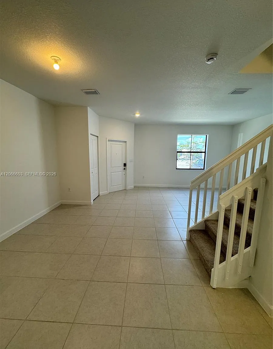 3 bed, 1483 sqft, $2,650 — Photo 3