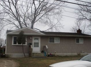 22 Henderson Pl, Brentwood, NY 11717