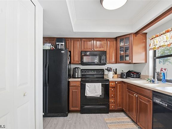 2nd image of 934 SE 25th Ln