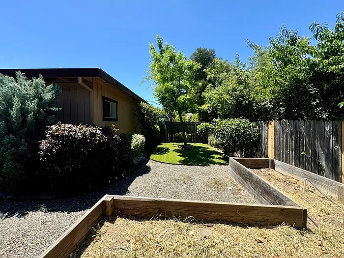 5943 Moss Creek Cir — Photo 24