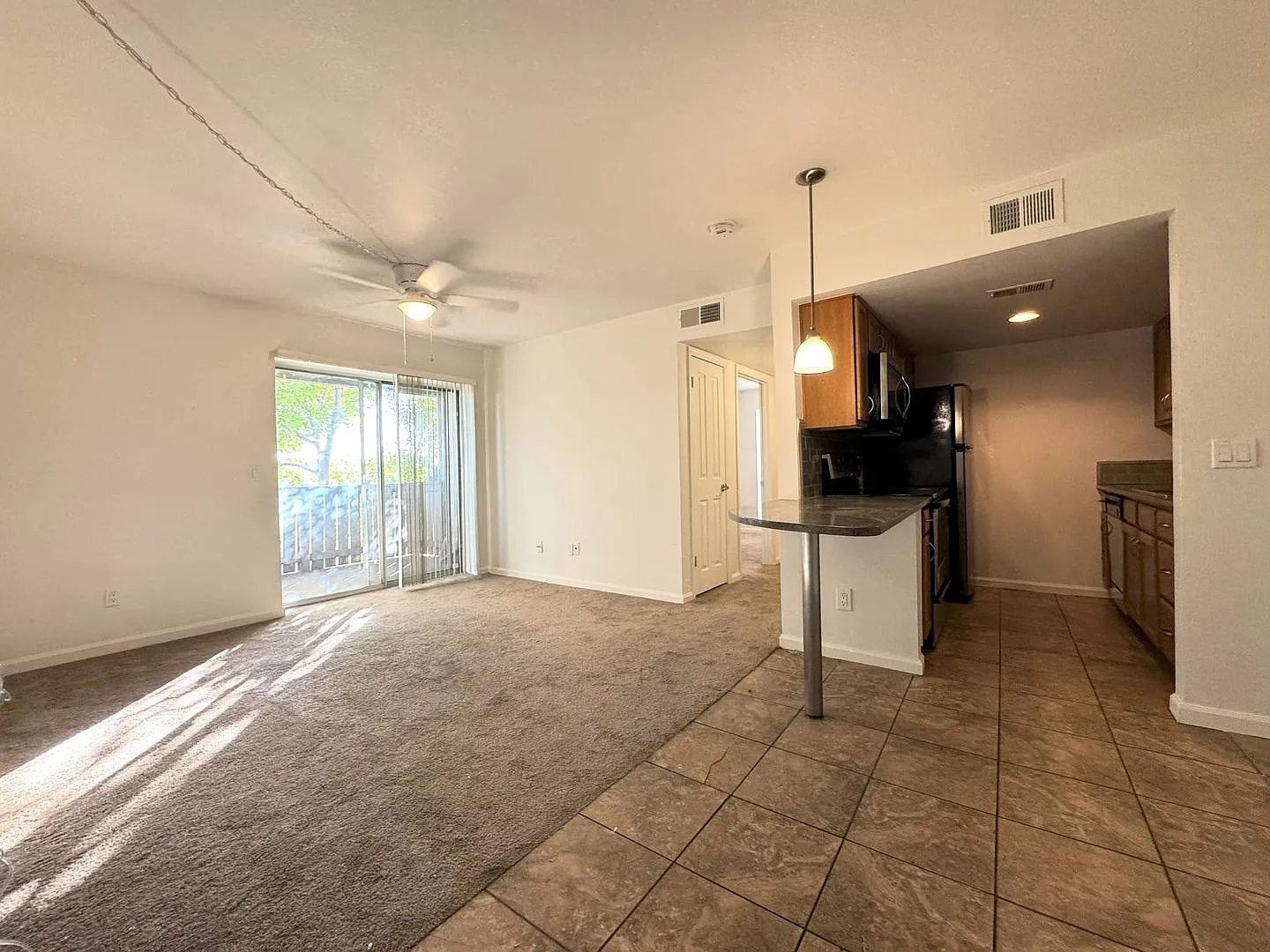 Move In Special: $400 Off First Mo Rent Tempe 1 Bed Condo With Granite Counters, Pool & Covered P... — Photo 3