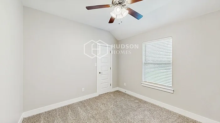 318 E Lake St — Photo 19