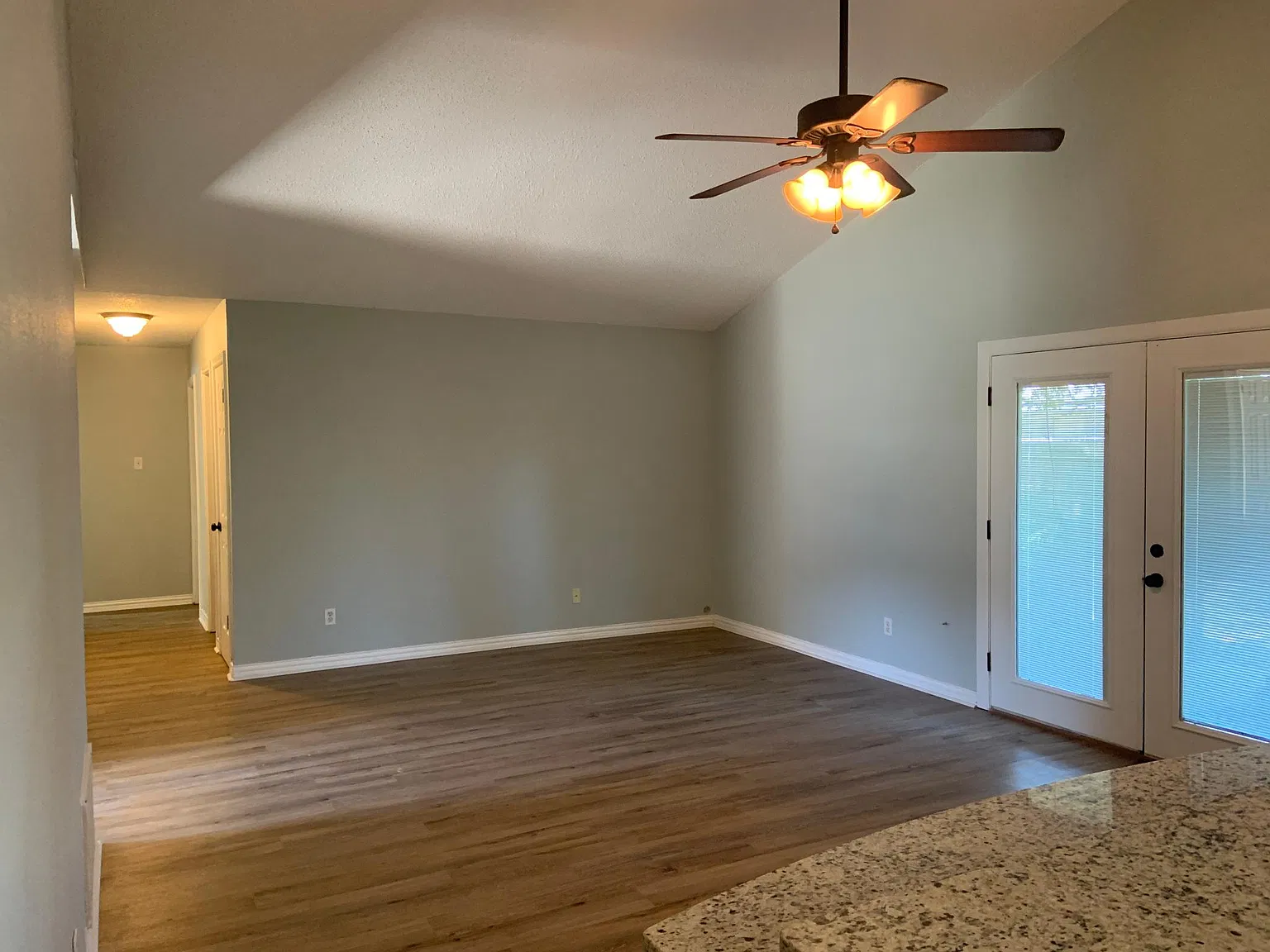 3 bed, 1244 sqft, $1,900 — Photo 4