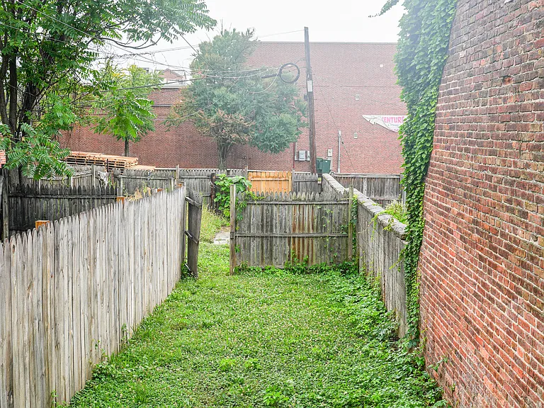 349 S Woodyear St — Photo 18