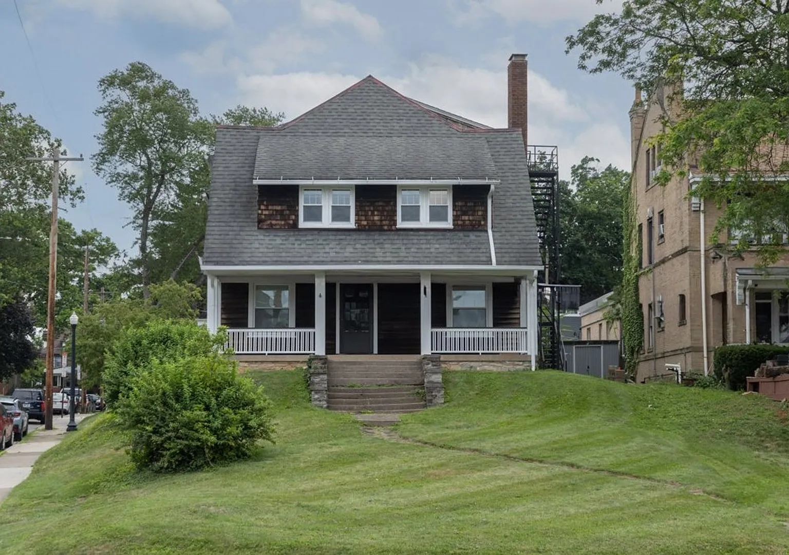 A+ Location Massive Single Family House Central to OSU! — Photo 1