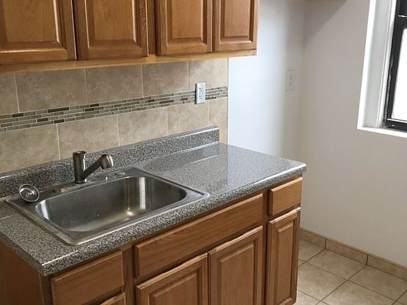 4th image of 140 W 238th St APT B52